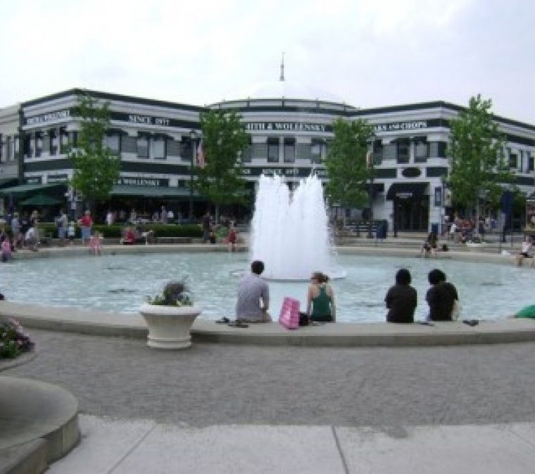 people watching fountain