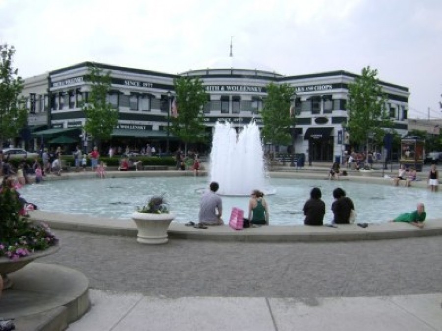 people watching fountain